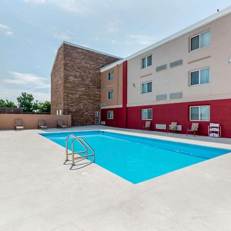 Coratel Plus Suites Wichita West Airport Eksteriør billede