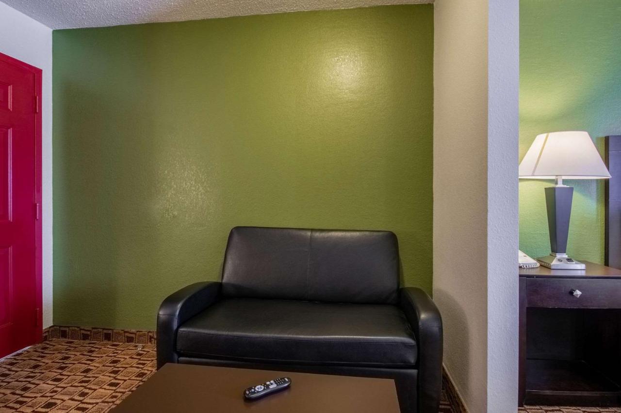 Coratel Plus Suites Wichita West Airport Eksteriør billede