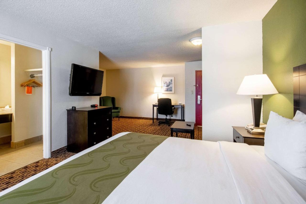 Coratel Plus Suites Wichita West Airport Eksteriør billede