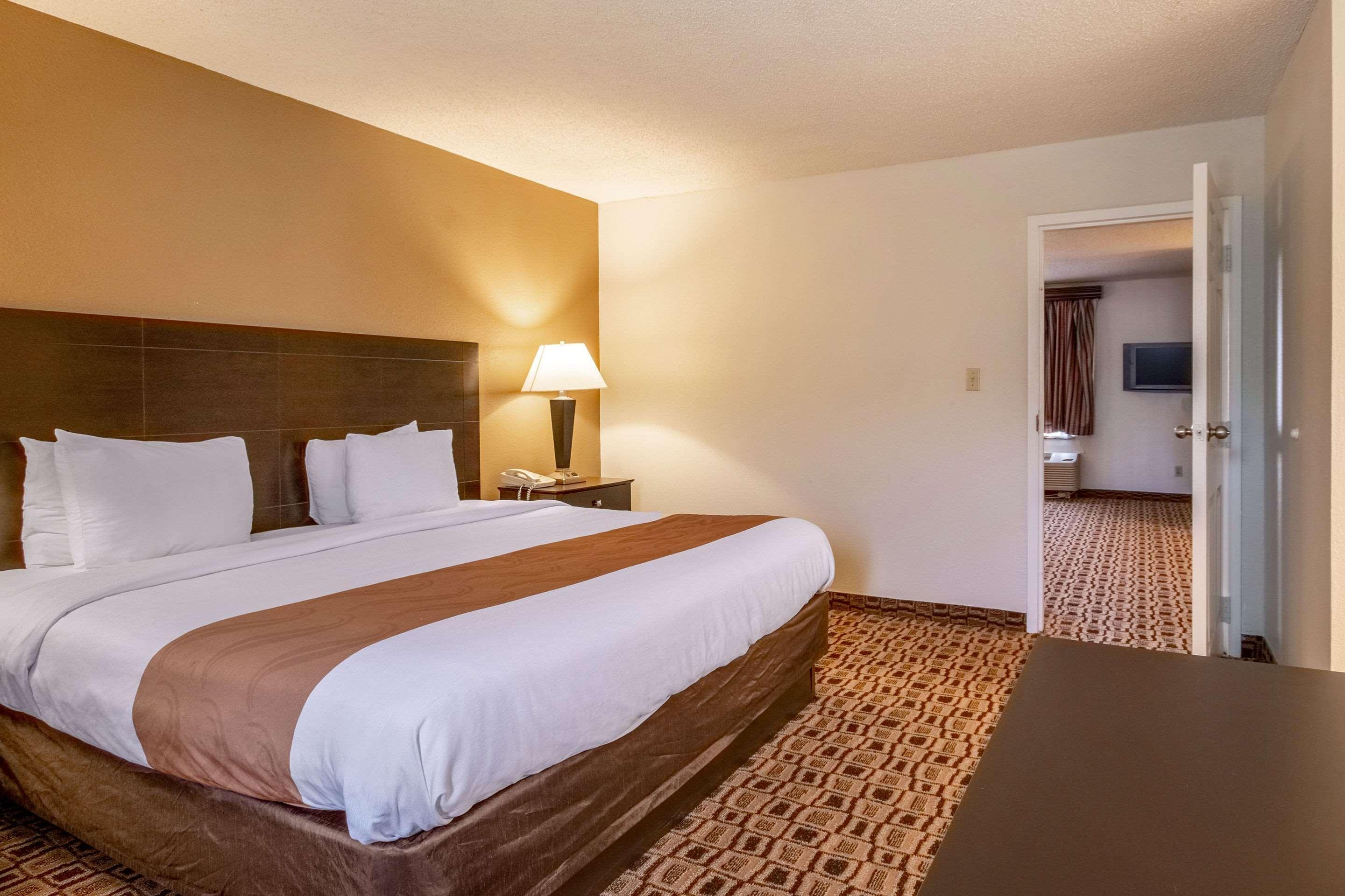 Coratel Plus Suites Wichita West Airport Eksteriør billede