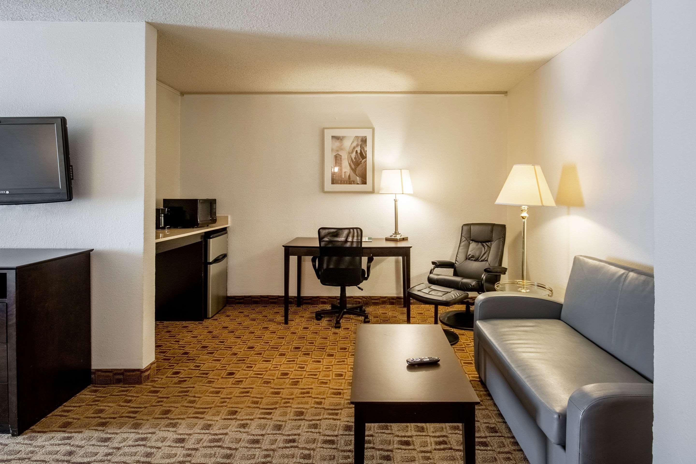 Coratel Plus Suites Wichita West Airport Eksteriør billede