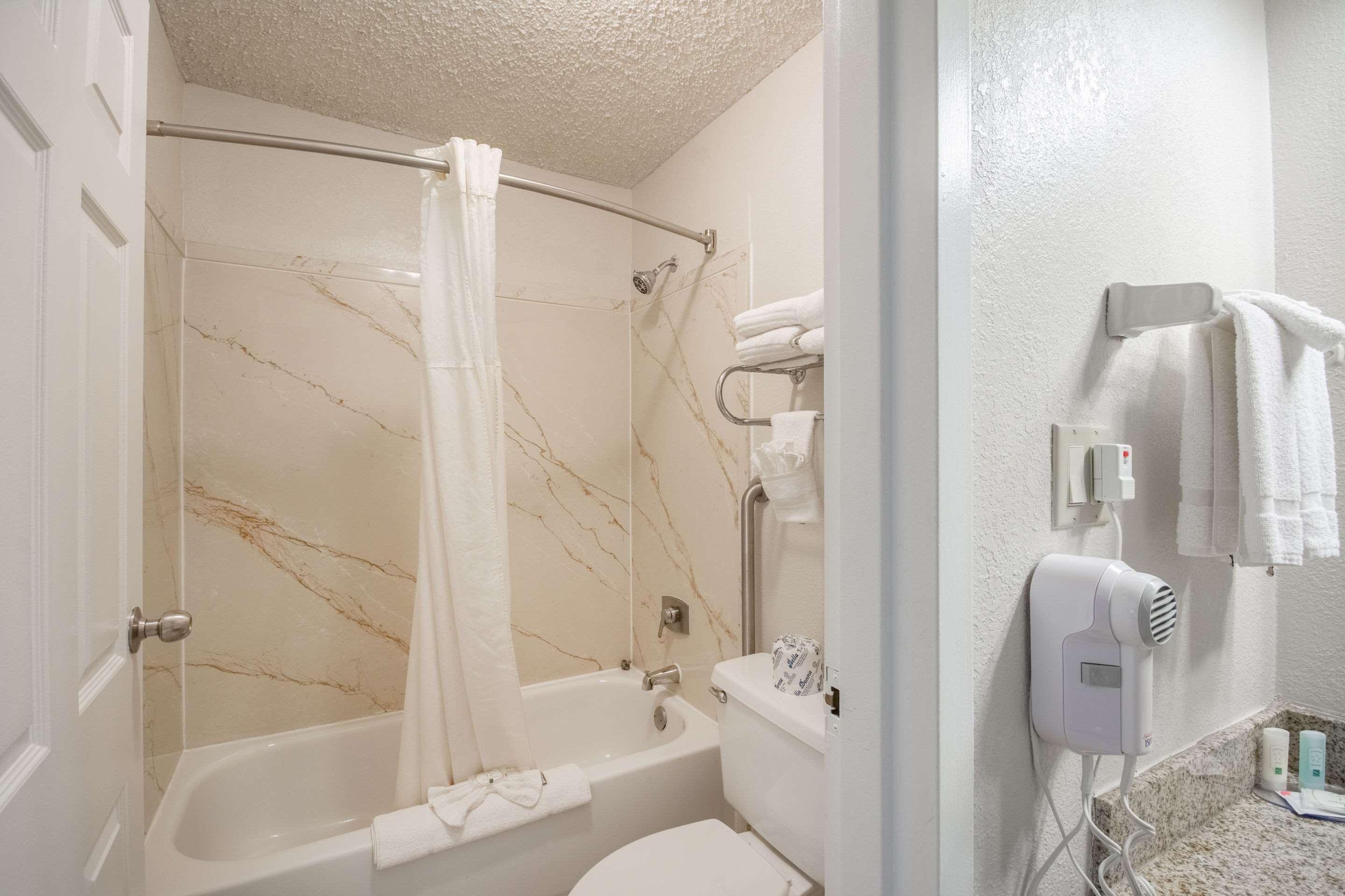 Coratel Plus Suites Wichita West Airport Eksteriør billede
