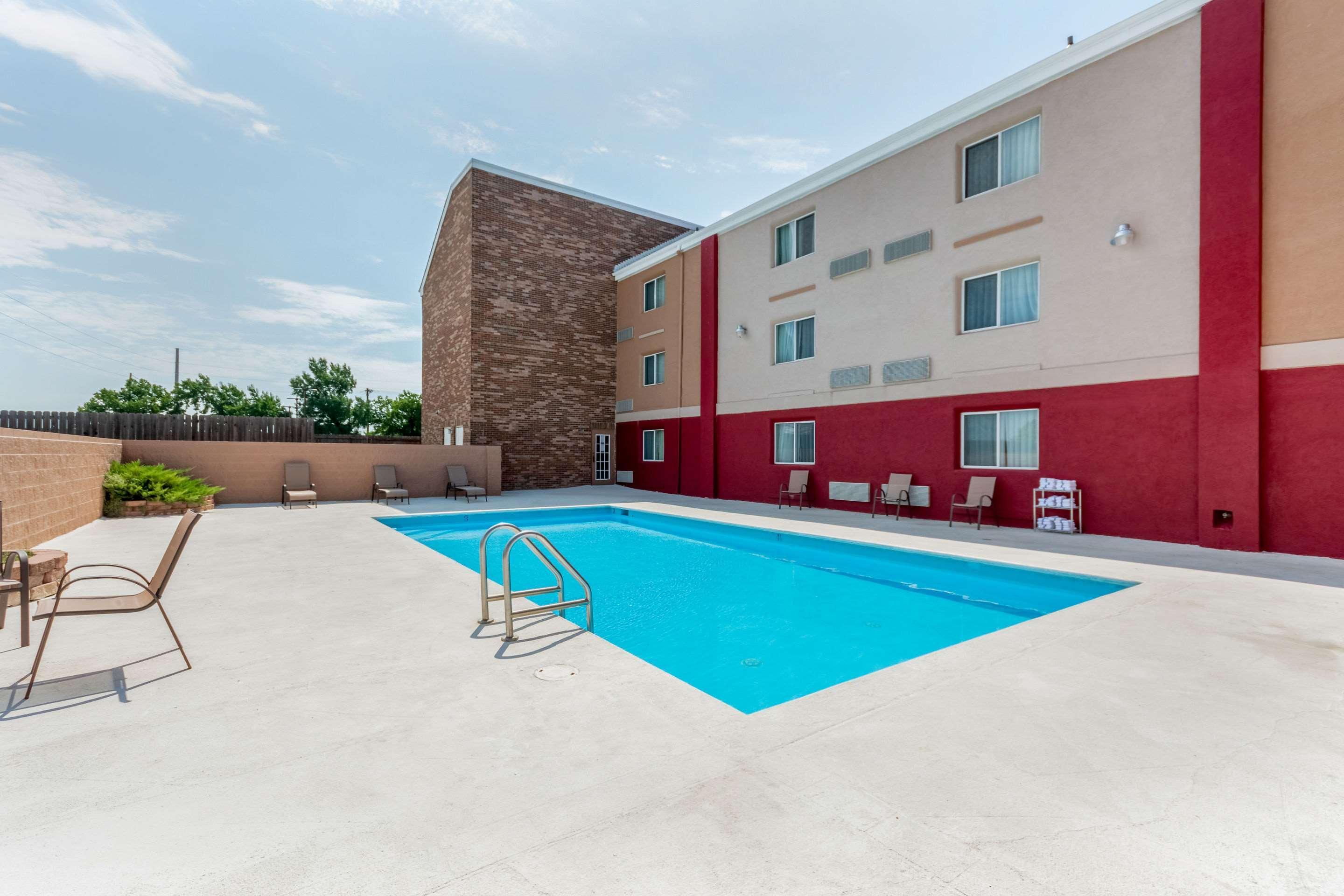 Coratel Plus Suites Wichita West Airport Eksteriør billede